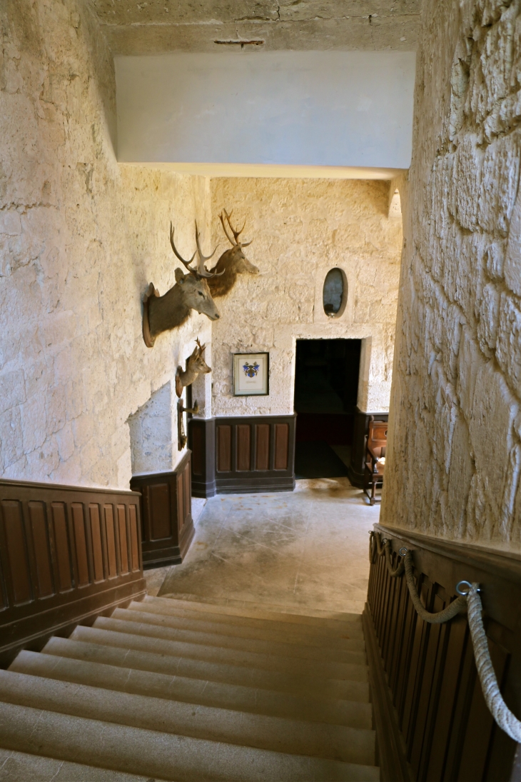 Le château de Bridoire : vers le hall d'entrée - Ribagnac