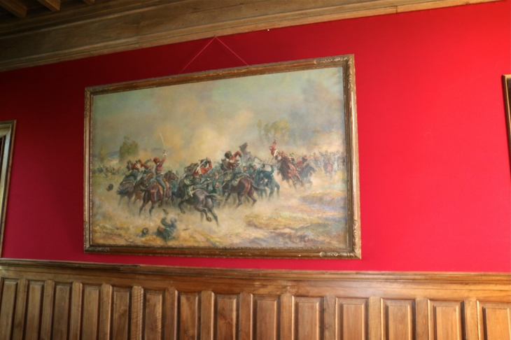 Le château de Bridoire : la salle de billard, toile représentant une scene de bataille du 1er empire - Ribagnac
