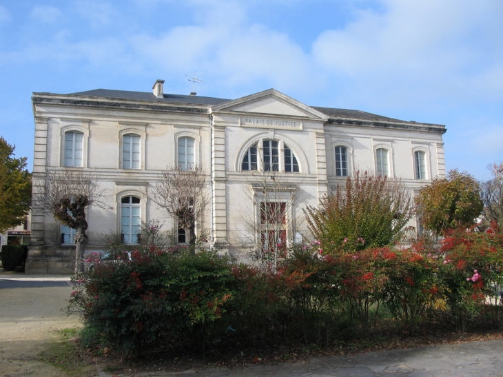 Ribérac. Palais de Justice