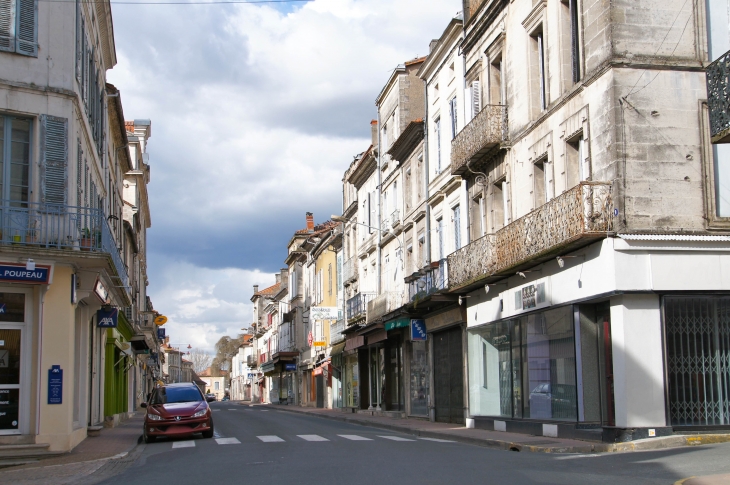 Début 2013 - Rue de l'Hotel de Ville. - Ribérac