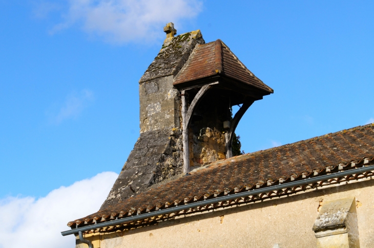 Profil du clocher-mur montrant l'abri des cloches à l'arrière. - Saint-Agne