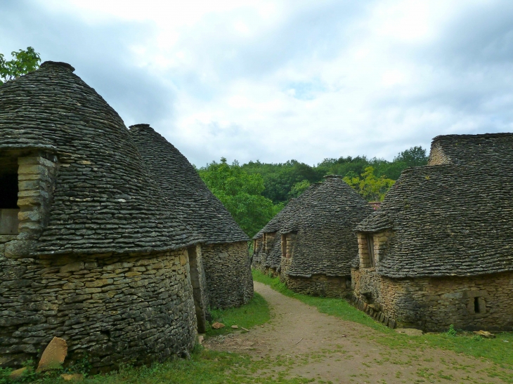 Les Cabanes du Breuil (anciennes annexes agricoles d'une ferme). Elles datent du XIX°, voire du tout début du XX° - Saint-André-d'Allas