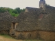 Ferme couverte de lauzes au village de Breuil.