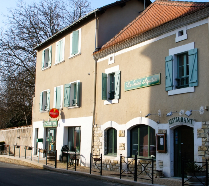 Le restaurant et le bar-épicerie. - Saint-Aquilin