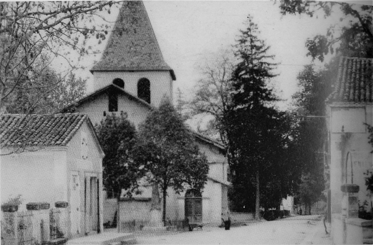 Centre village en 1940 (carte postale ancienne). - Saint-Aquilin