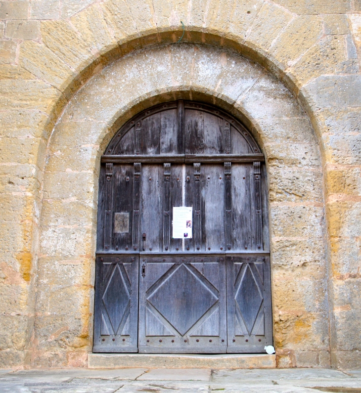 Le portail de l'église. - Saint-Avit-Sénieur