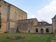 Photo précédente de Saint-Avit-Sénieur Salle capitulaire (rez-de-chaussée, à droite) et ancien dortoir des moines 'étage , à gauche).