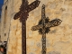Eglise Sainte-Marie et Sainte Anne de Carlucet : jolie croix du cimetière.