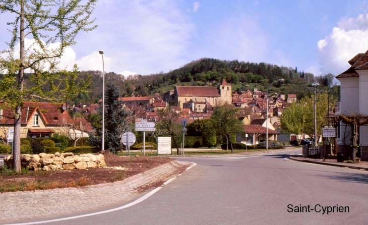 Le village - Saint-Cyprien