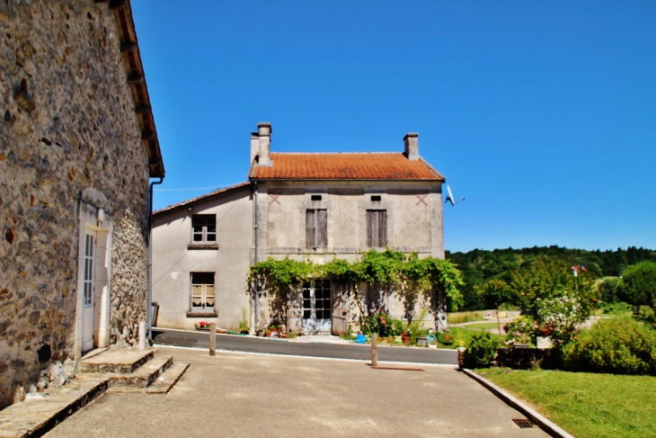 La Commune - Saint-Félix-de-Bourdeilles