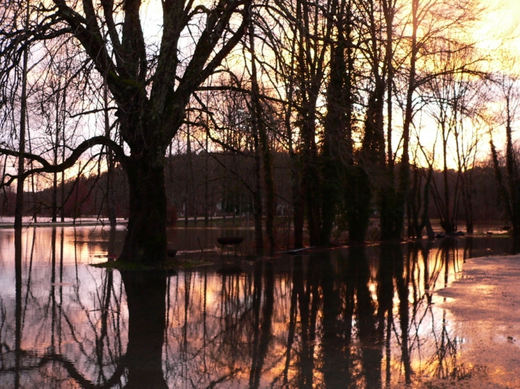 Innondations à St FRONT - Saint-Front-la-Rivière