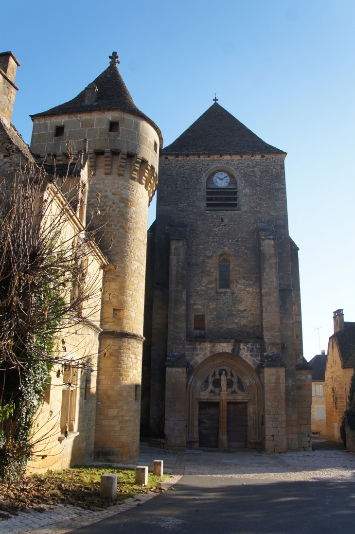 Eglise Notre Dame de L'Assomption des XIIe et XVe siècles. - Saint-Geniès