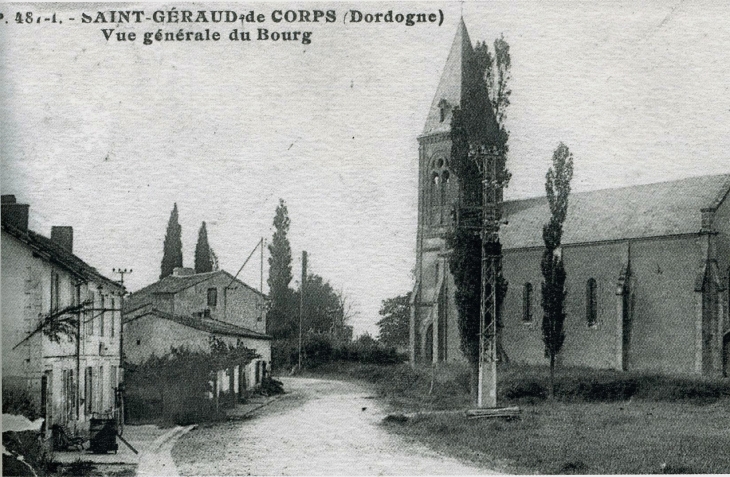 Vue générale du bourg vers 1935 (carte postale ancienne) - Saint-Géraud-de-Corps