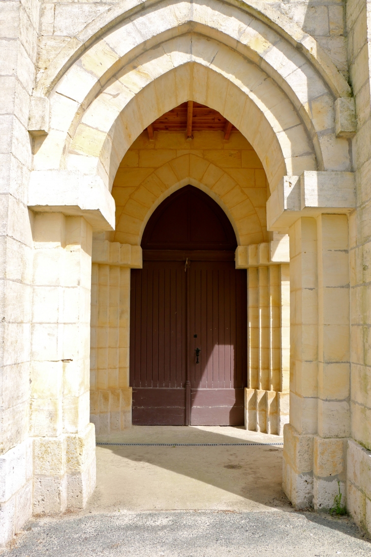 Le portail de l'église. - Saint-Léon-d'Issigeac