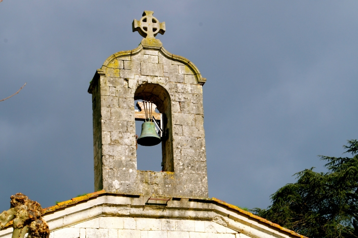 Le clocher-mur de l'église. - Saint-Louis-en-l'Isle