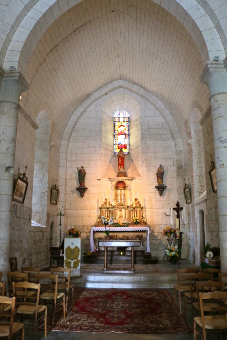 Le choeur de l'église fortifiée Saint Martial. - Saint-Martial-Viveyrol