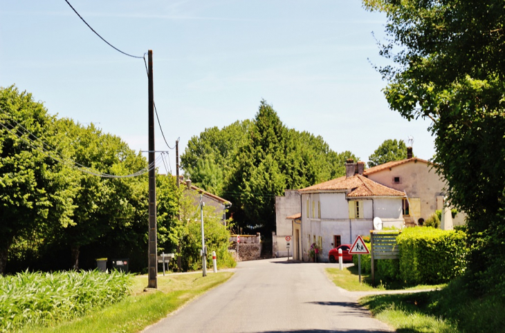 La Commune - Saint-Martial-Viveyrol