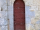 Petite porte de la façade nord de l'église fortifiée Saint Martial.