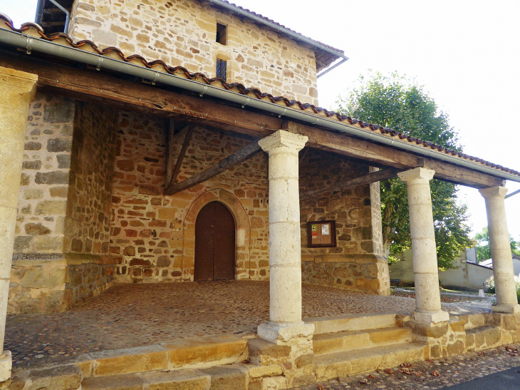 L'entrée de l'église - Saint-Martin-de-Fressengeas