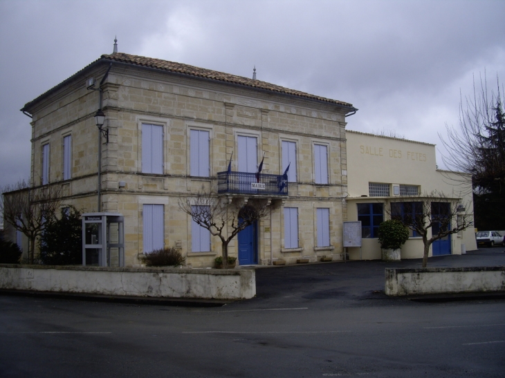 La mairie et la salle des fêtes. - Saint-Martin-de-Gurson