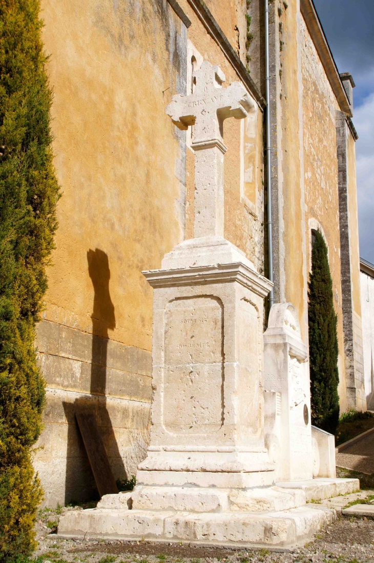 Croix de Mission près de l'église Saint-Martin. - Saint-Martin-de-Ribérac