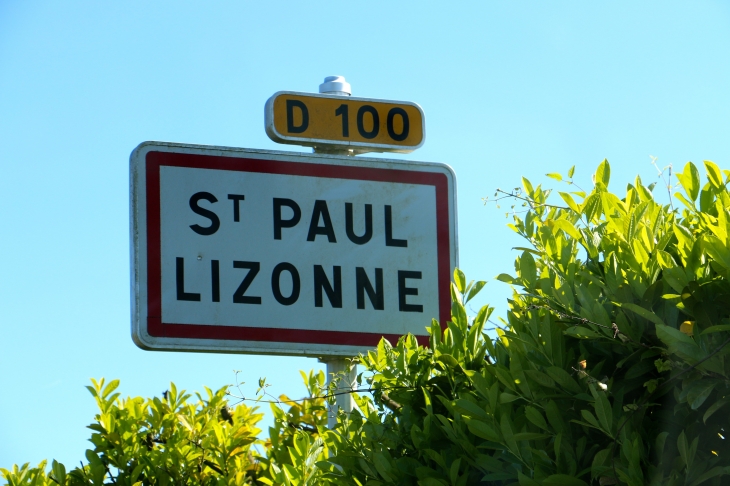 Autrefois : Sanctus Paulus de Lizona en 1365. Saint Paul de Nizone au XVIe siècle. - Saint-Paul-Lizonne