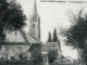 Le presbytère et l'église, début XXe siècle (carte postale ancienne).