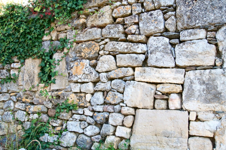 Detail-maconnerie-mur de pierre-du-village - Saint-Rabier