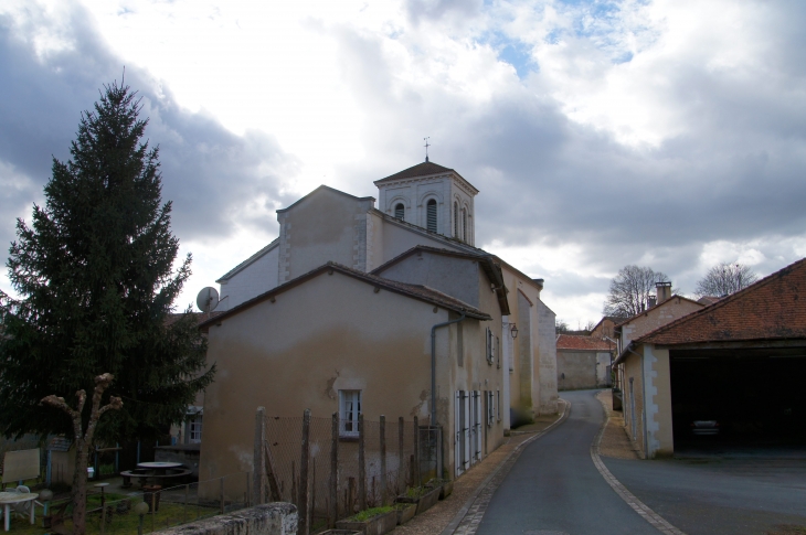 Ruelle du village. - Saint-Vincent-de-Connezac