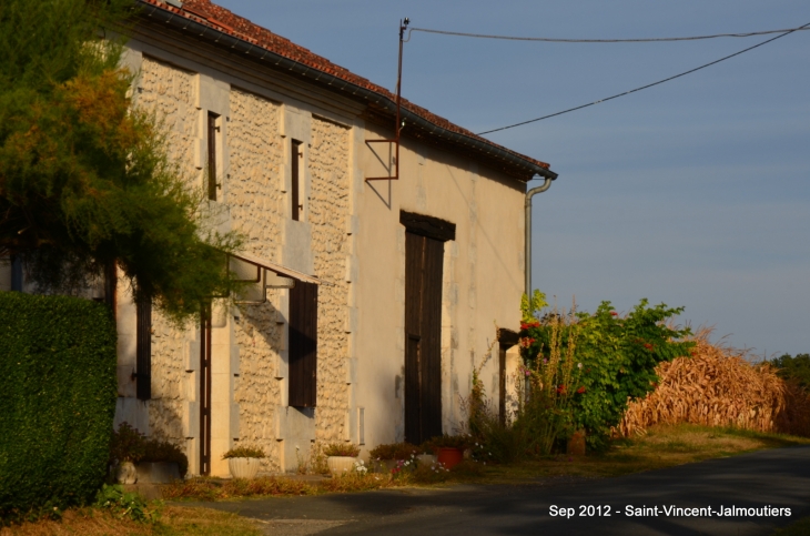Promenade aux alentours du village - Saint-Vincent-Jalmoutiers