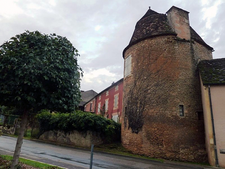 Tour - Sainte-Alvère