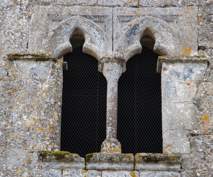 Détail : fenêtre à meneau de la maison du Prieur. - Sainte-Croix