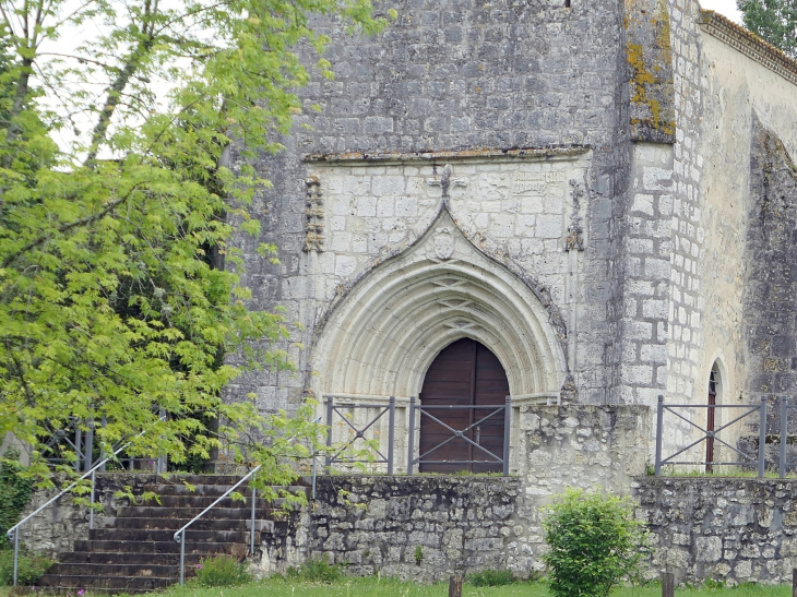 Le portail de l'église - Sainte-Innocence