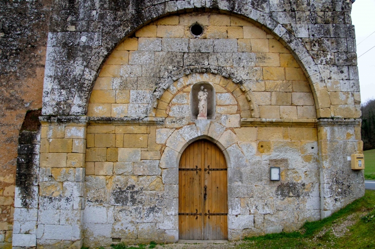 Le grand portail de l'église Notre-Dame de l'Assomption. - Sainte-Marie-de-Chignac