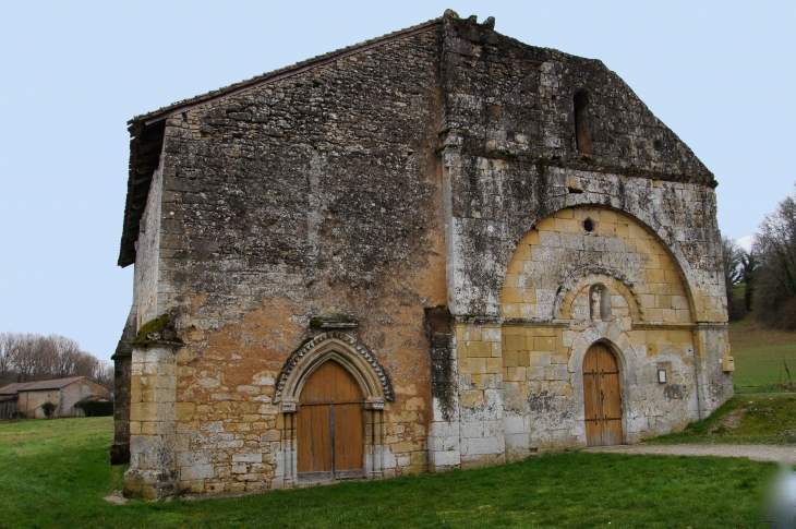 Façade occidentale de l'église Notre-Dame de l'Assomption. - Sainte-Marie-de-Chignac