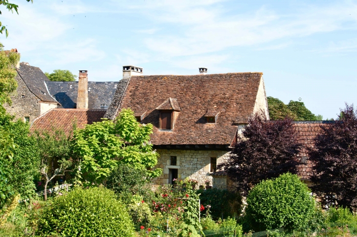 Maison ancienne du village. - Sainte-Orse
