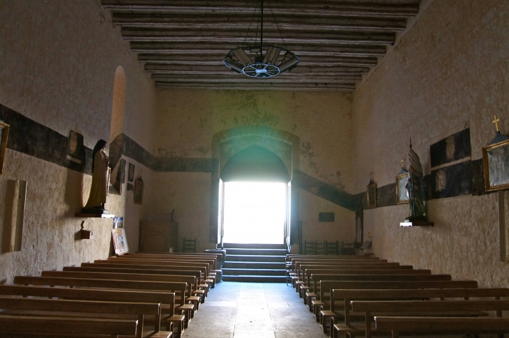 La nef vers le portail. Eglise Saint Ours. - Sainte-Orse