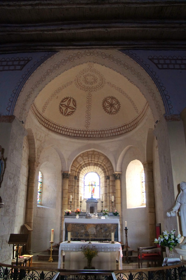 Le choeur de l'église Saint ours. - Sainte-Orse