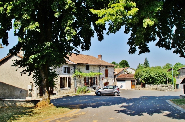 Le Village - Savignac-de-Nontron