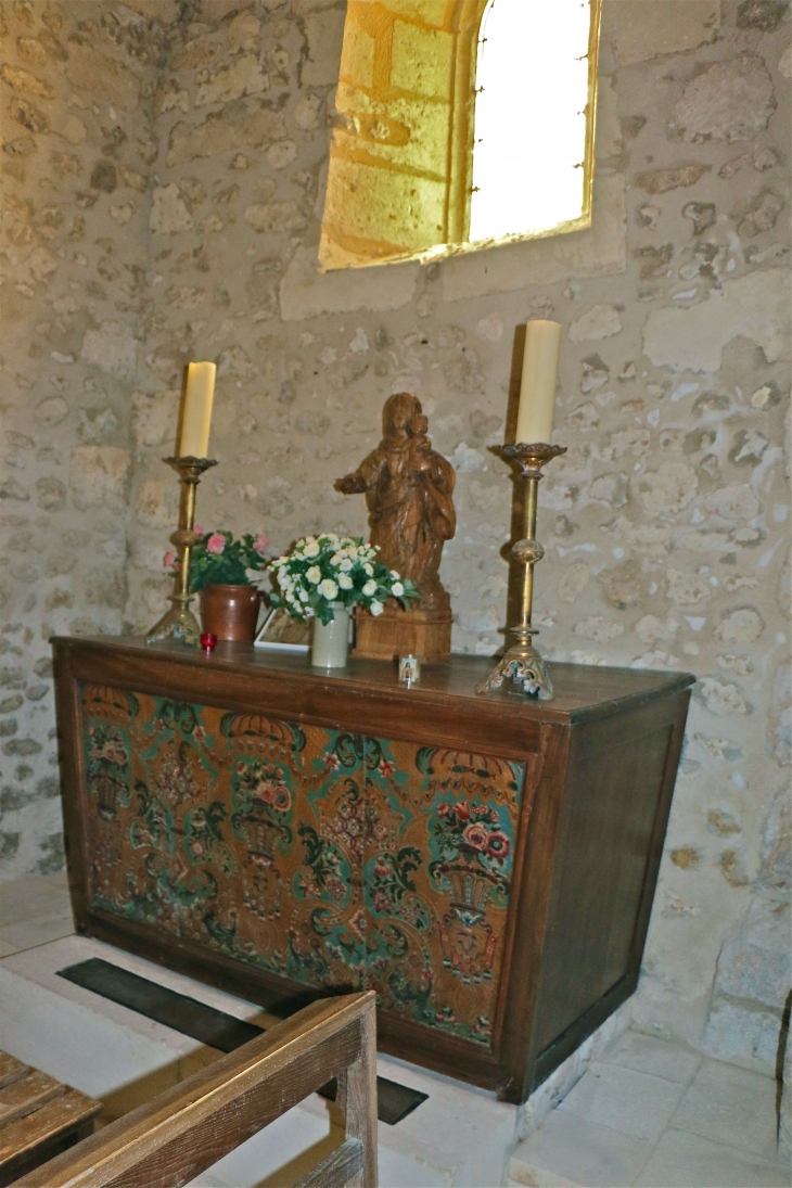 Dans l'église romane - Segonzac