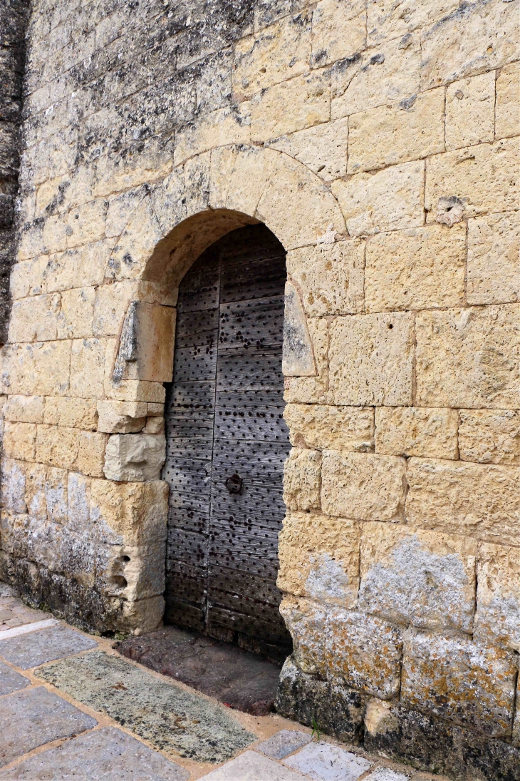 Portail de la façade occidentale de l'église Saint Pierre ès Liens. - Siorac-de-Ribérac