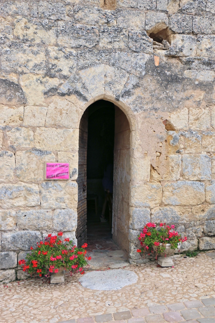 La petite entrée de la façade sud de l'église Saint Pierre ès Liens - Siorac-de-Ribérac