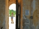 Photo suivante de Siorac-de-Ribérac porte d'entrée sud de style ogival qui a dû être ouverte au XIIe siècle (l'épaisseur du mur à cet endroit 1,70 mètres)
