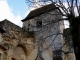 Photo suivante de Sourzac A gauche, les ruines romanes à l'entrée du portail ouest de l'église.