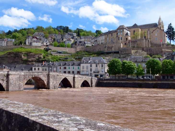 Le vieux pont - Terrasson-Lavilledieu
