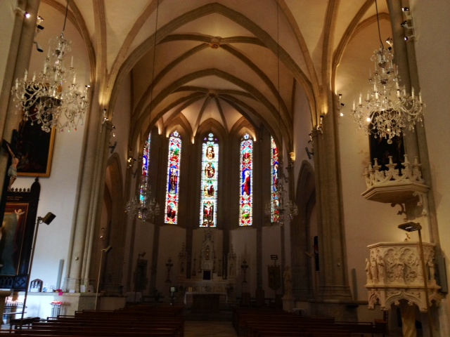L'intérieur de l'église. - Terrasson-Lavilledieu