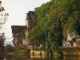 Belcayre : Le Château XVI°, juché sur un piton rocheux surplombe la rivière. (carte postale de 1980)
