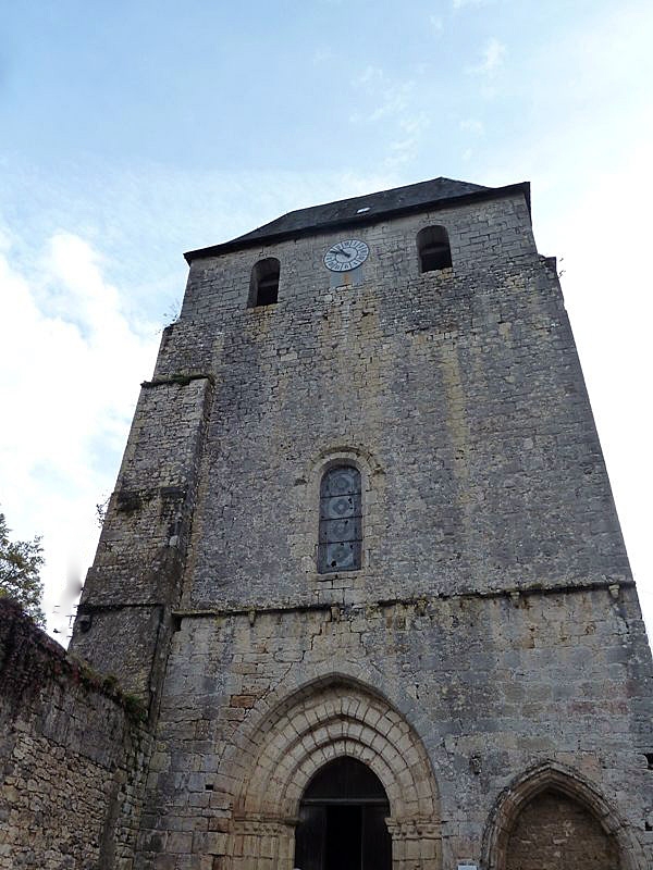 L'entrée de l'église - Tourtoirac