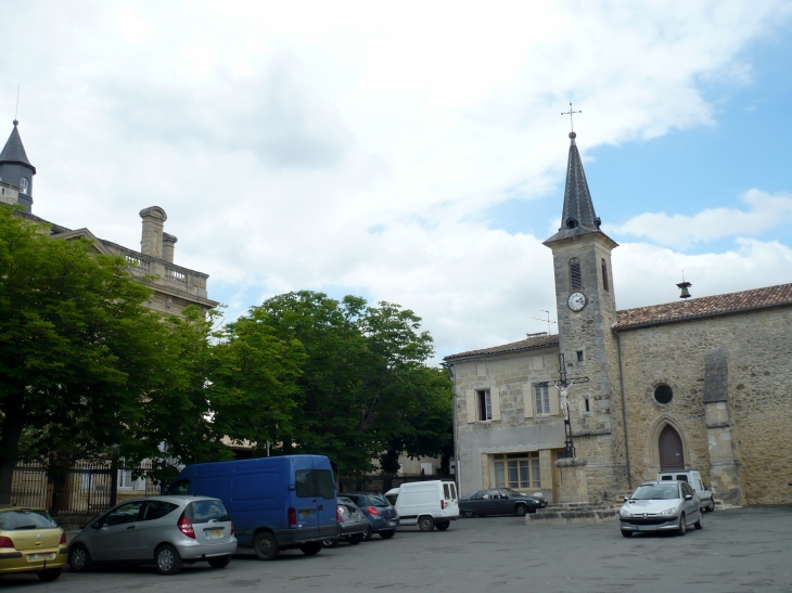 Place de la Chapelle et du Musée. - Villefranche-de-Lonchat