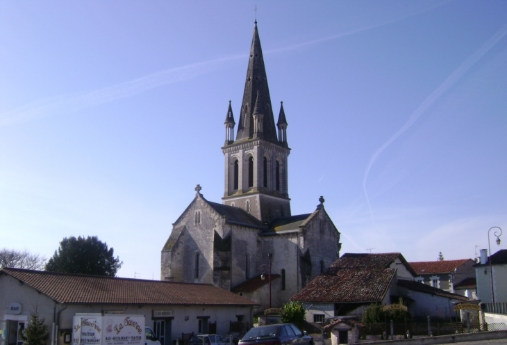 Vue de Villetoureix en arrivant depuis Bertric-Burée